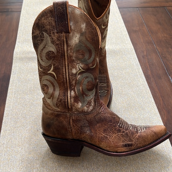 ❤️Tan leather Cowboy “Boots on the Ground” Remix Boots. - Picture 8 of 15
